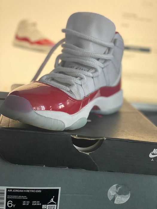 Jordan Kids
Air Jordan 11 "Cherry 2022" sneakers