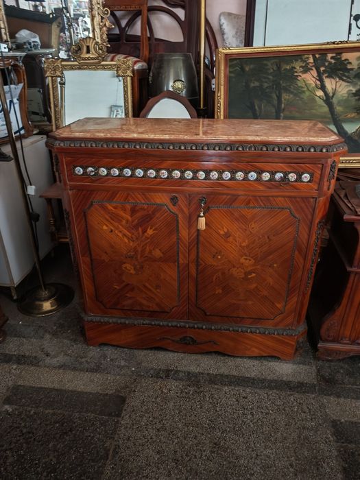 Антикварен бар шкаф