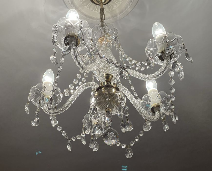 Хрустальная люстра