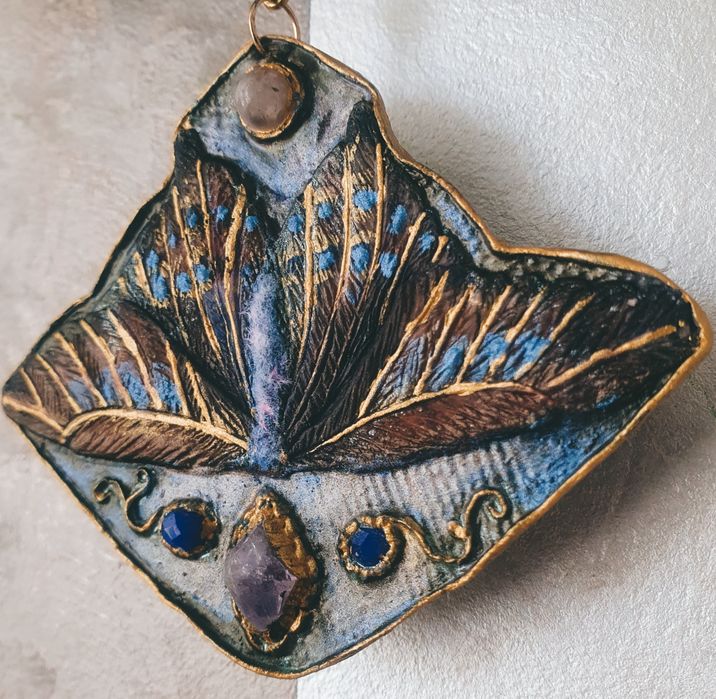 Кулон из полимерной глины с натуральными камнями