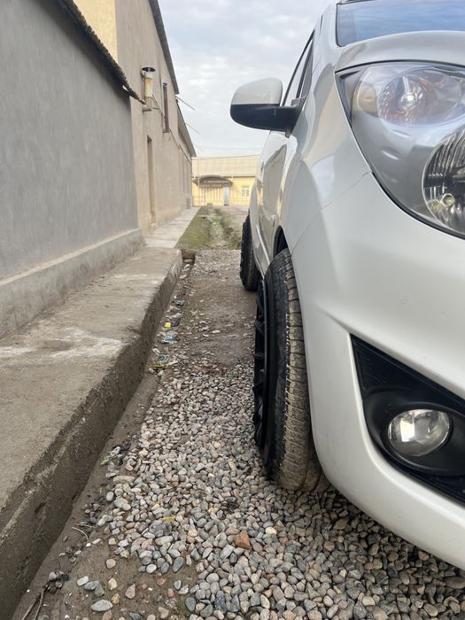 15 diska balon sotladi