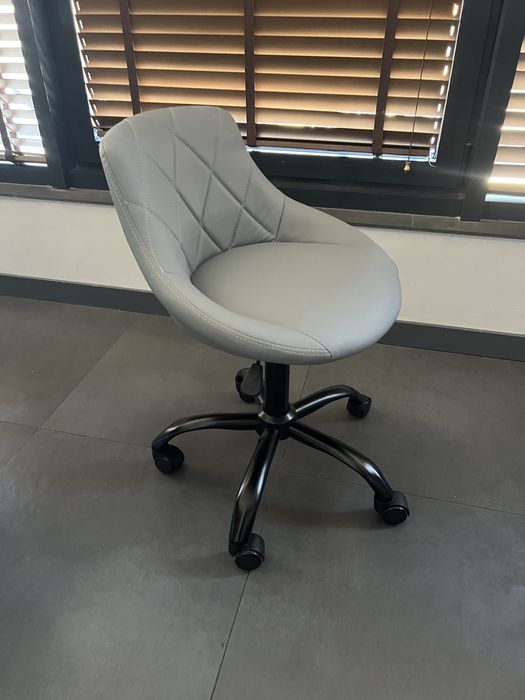 Стол на колелца Soho /bb/-24м гаранция и безплатна до офис