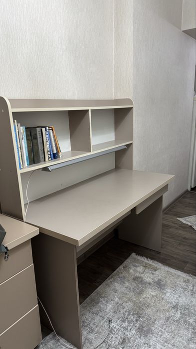 стол для учебы))