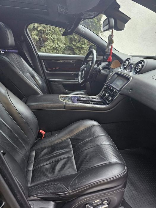 Vând sau schimb jaguar xj perfect funcțional avariata aripa fata