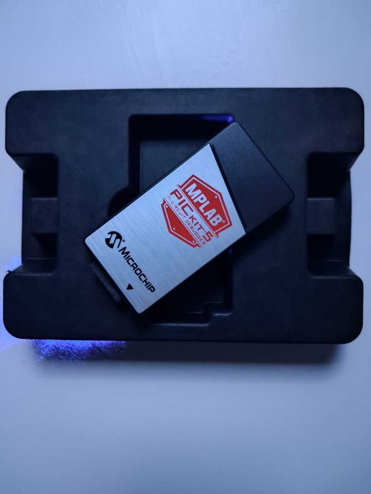 НОВ ПРОГРАМАТОР Microchip PICkit 5