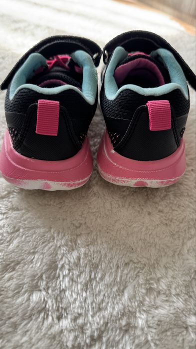 Кроссовки для девочки