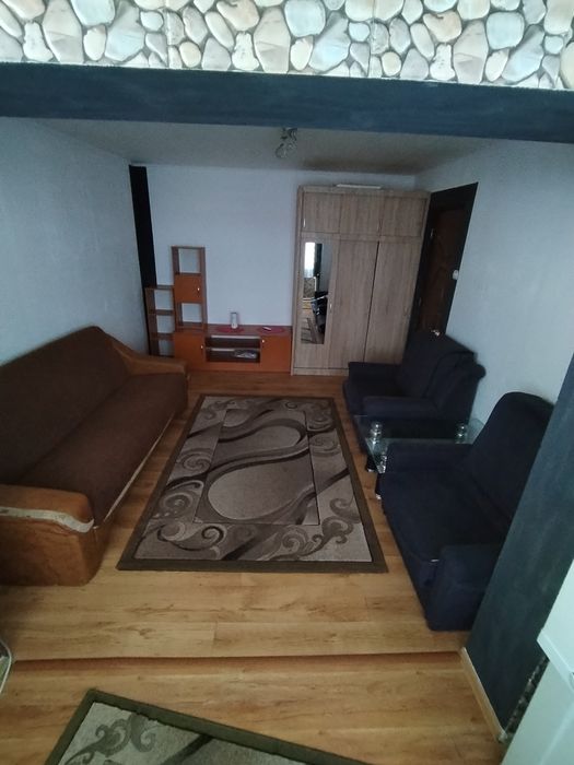 Garsonieră mobilată, 27 mp, centrală proprie – Costești, Str. Biserica Nouă 33000€