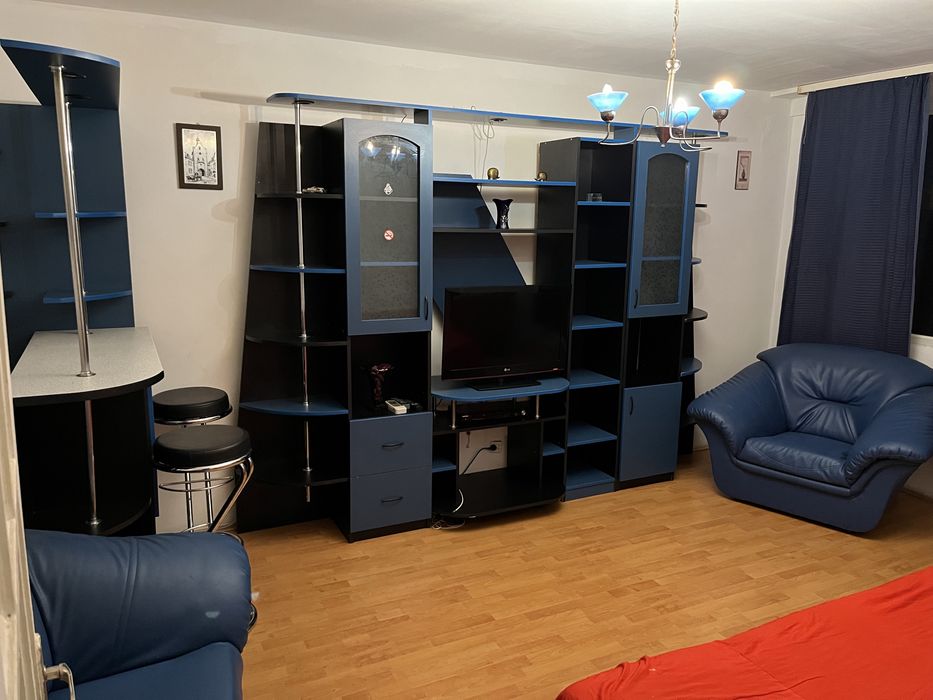 Direct proprietar! Apartament 3 camere decomandat 5 minute de metrou Valea Ialomitei