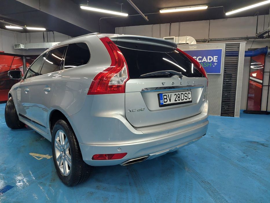 Volvo XC 60 VOLVO XC60 T5 - FWD tractiune fata 2 x 4 ; Benzina