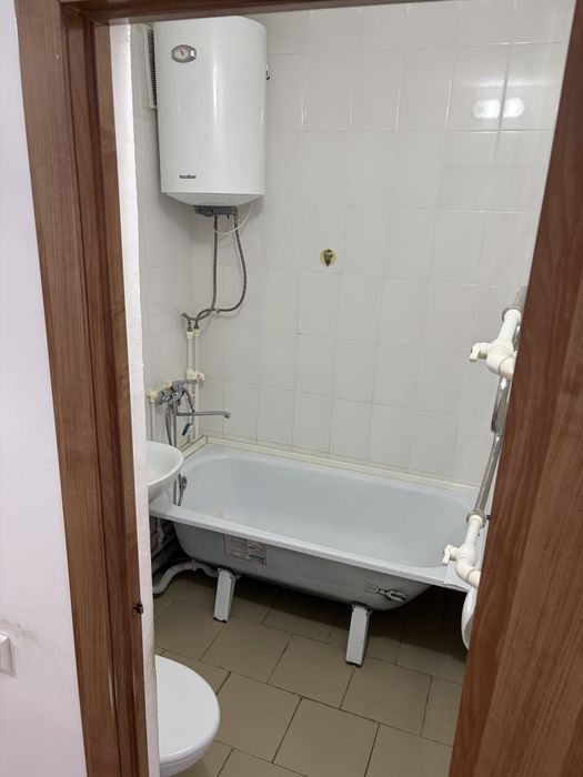 Продается двух ком. квартира мкр конырад