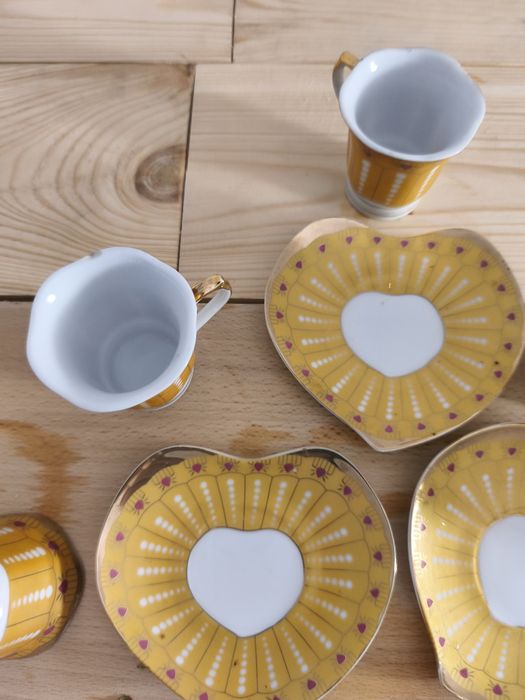 Vând set unicat ceramica forma inima cesti farfurii