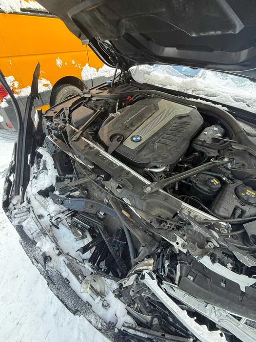 BMW 750Ld 2018, 155.000 km, avariat față, motor NEAFECTAT.