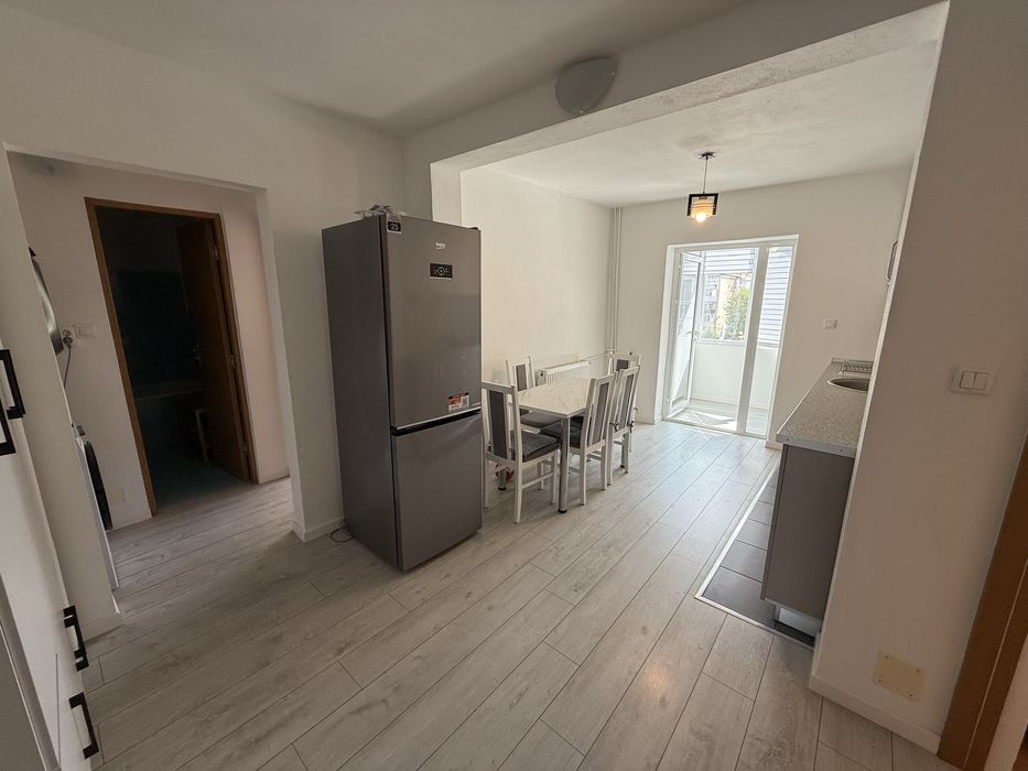 Inchiriez apartament decomandat 2 camere in Arad, Micalaca zona 300 vis a vis de Universitatea UAV