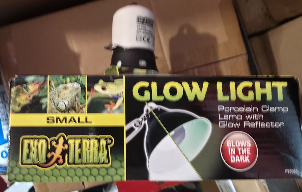 Крушка плюс фасунга за терариум крушката е UV и е нагревателна