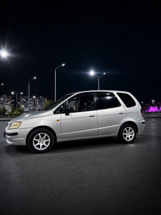 Продам машину toyota spacio 1999