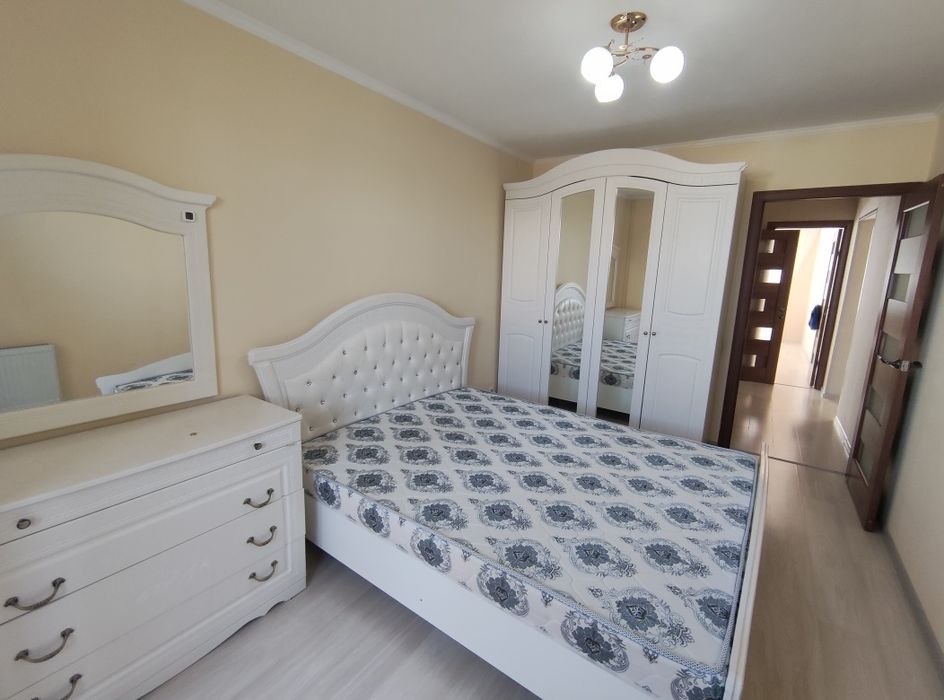 Продам спальный гарнитур