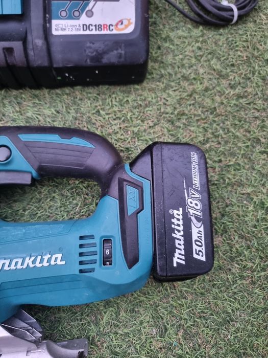 Fierastrau pendular makita djv 182
