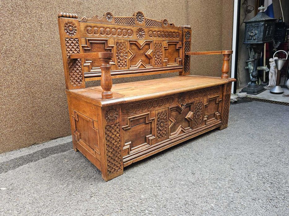 Уникален ретро шкаф с дърворезба