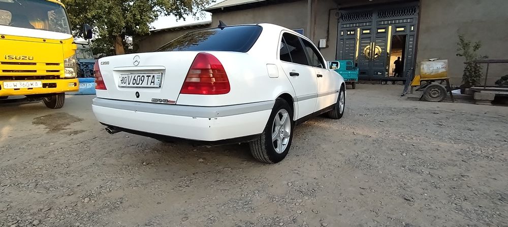 Mersedes Benz c180 202 sotiladi