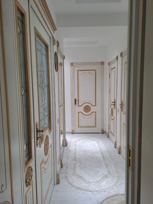 Срочно сдаётся евро ремонт квартира не дорого  в центре городо !!!