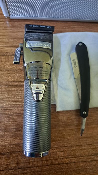 Vând mașini de tuns Babyliss