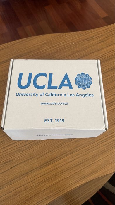 Бейзболна шапка с козирка