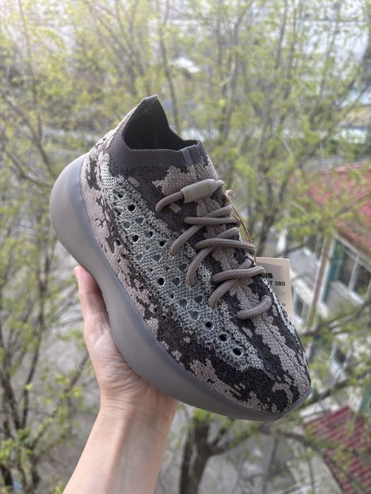 Adidasi noi yeezy boost 380 marimea 4.5 uk
