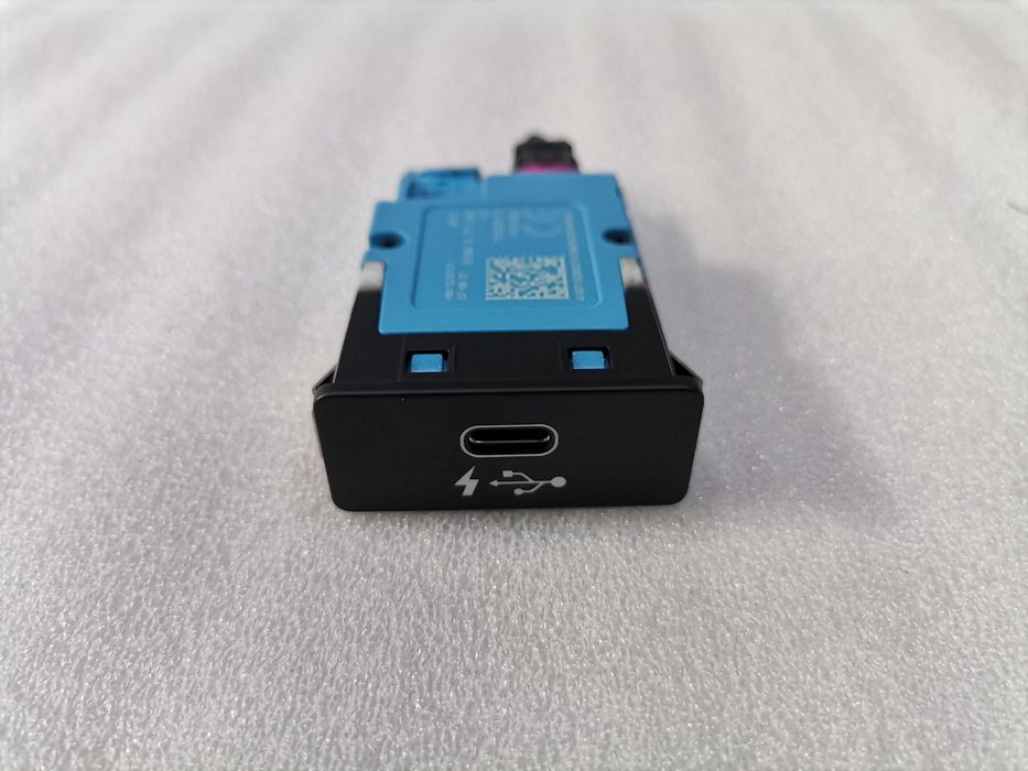 8711939 USB Букса конзола BMW F48 G11 G12 G14 G15 I01 G20 G05 G06 G22