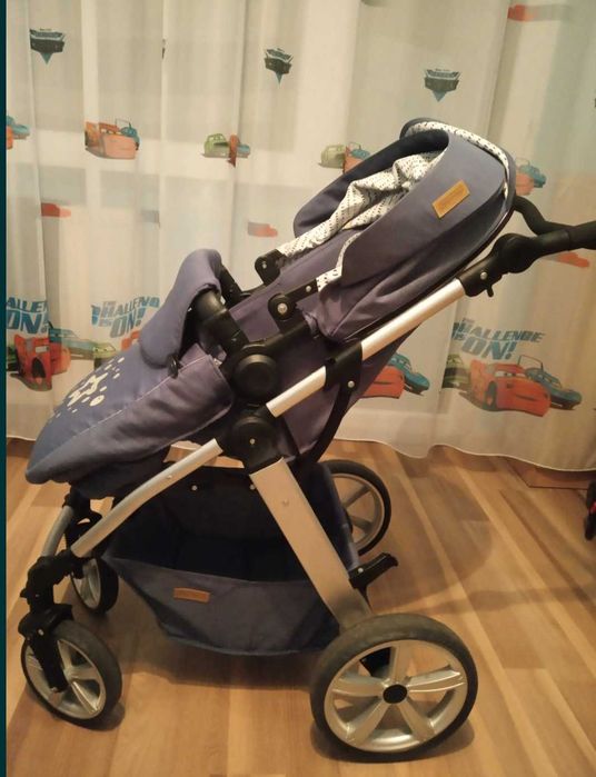 Бебешка количка Chipolino с допълнителен кош за кола