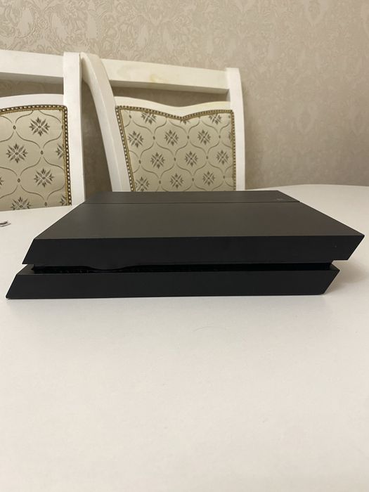 Продам PlayStation4 500Гб памяти