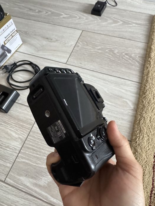 Продам Nikon 750D