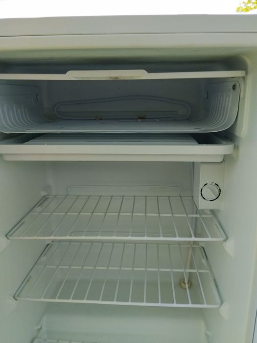 Продам маленький однокамерный холодильник Dauscher