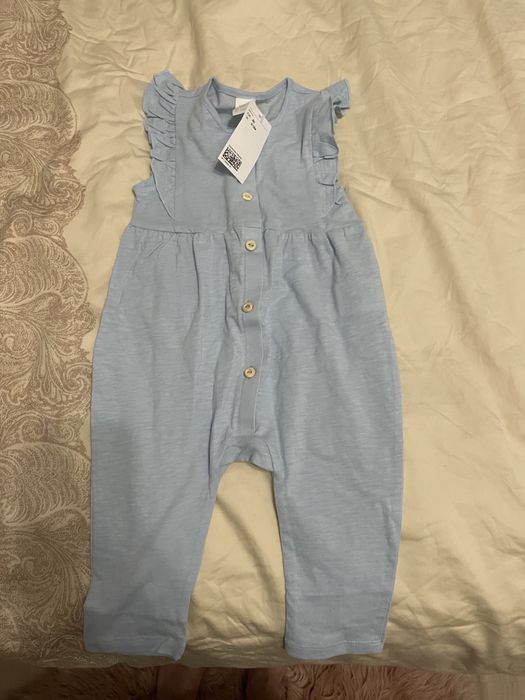 Salopeta bebelusi H&M noua cu eticheta