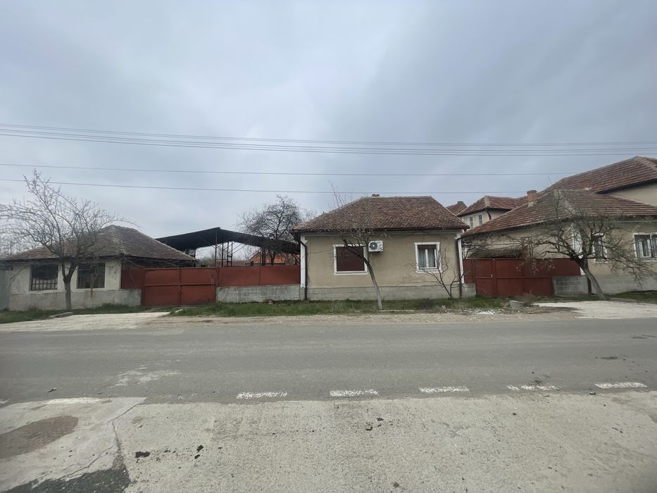 Casa de vanzare la drumul national, 2 pozitii, 2 CF-uri