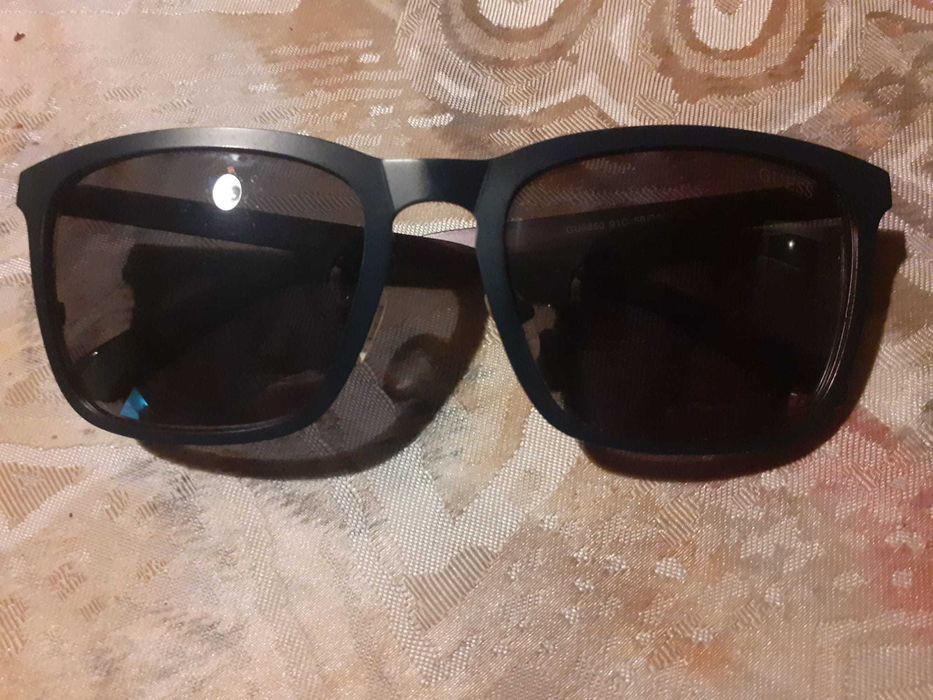 Ochelari Ray-Ban si Guess