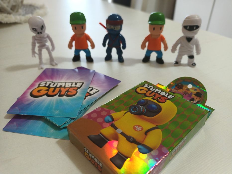 Tricouri, figurine si cartonase Stumble Guys și Skibidi toilet