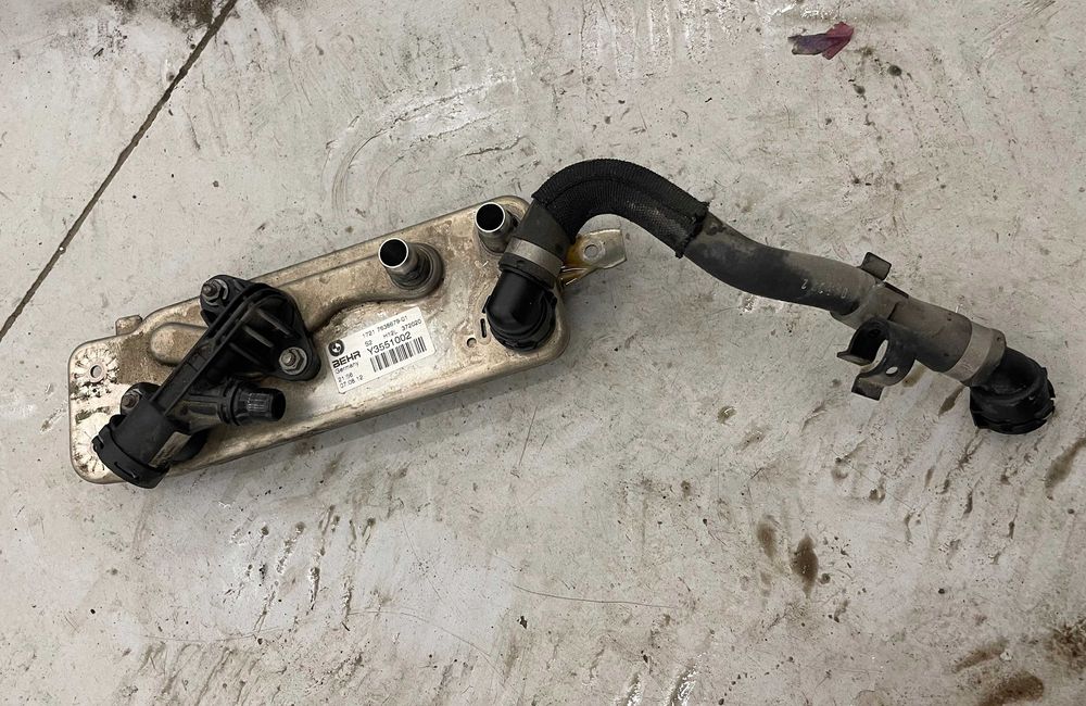 BMW F10 F11 F06 F12 F13 F01 топлообменник охладител автоматична кутия
