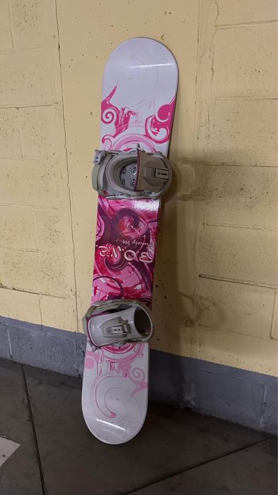 Сноуборд с креплением и ботинками