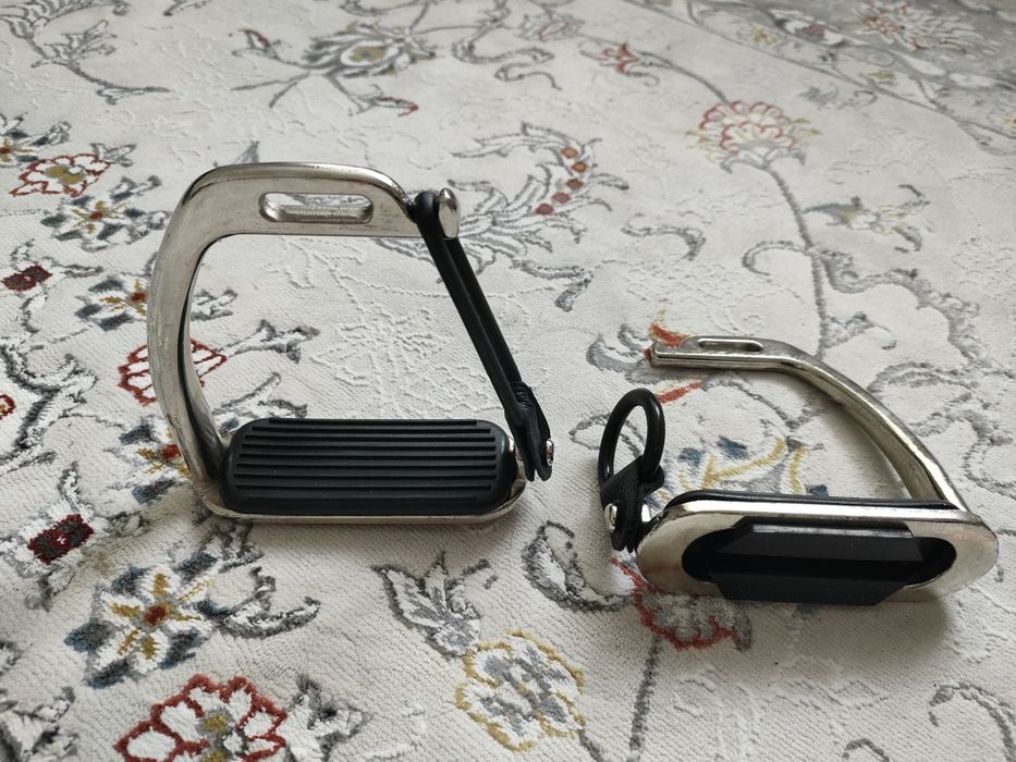 Продам новые стремина для седла