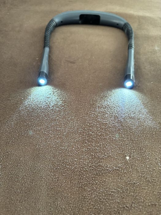 Colier cu lumini pentru citit noaptea