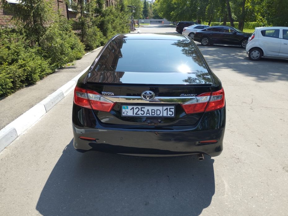 Продам машину Toyota camry.