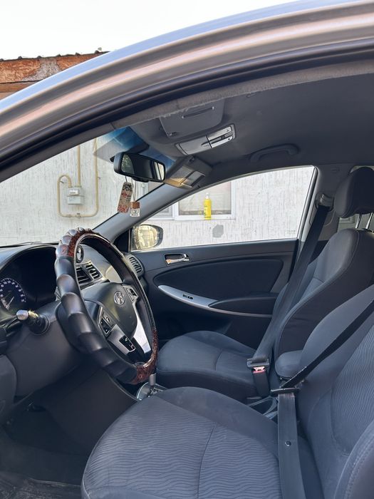 Hyundai accent 2013
