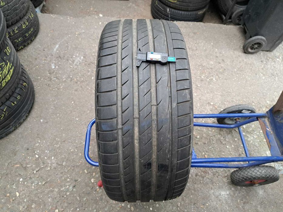O anvelopa 275/40 R20 Laufen