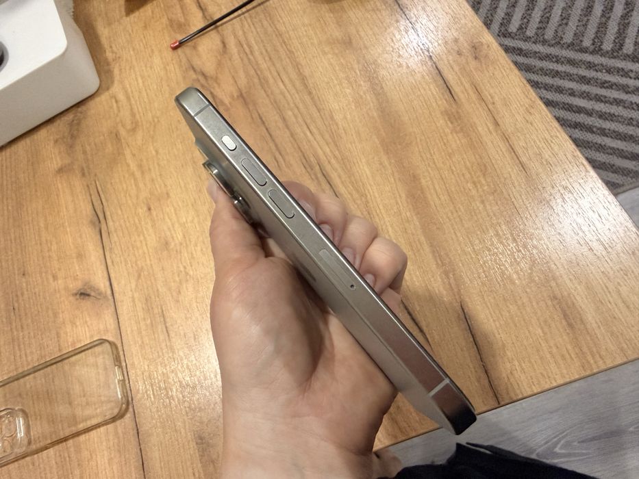 Apple IPhone 15 Pro 128GB в идеале.