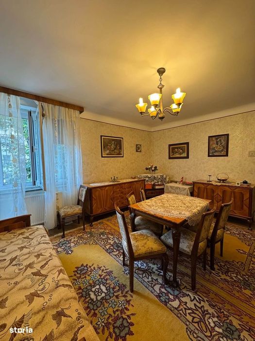 De vanzare apartament cu 3 camere, decomandat, mobilat, 69900euro