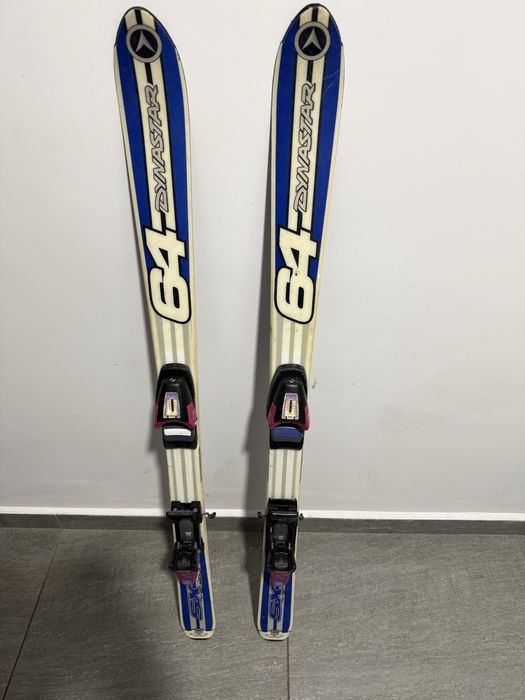 Vând skiuri + clapari