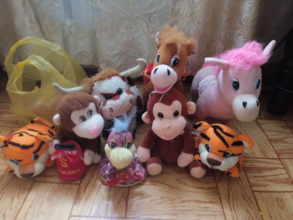 Игрушки мягкие разные