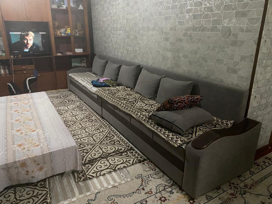 Диван гостиной  зала