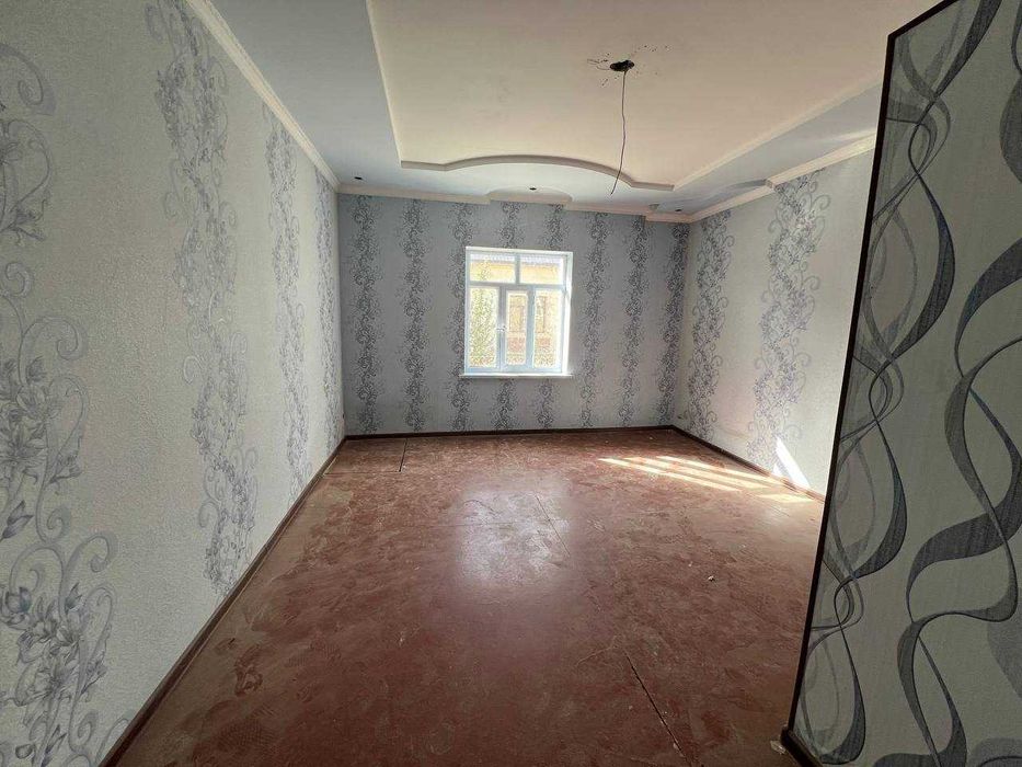 Zangiota.Bozsuv.6xonali uyni 12sotihda yer narxiga sotaman.Barter bor