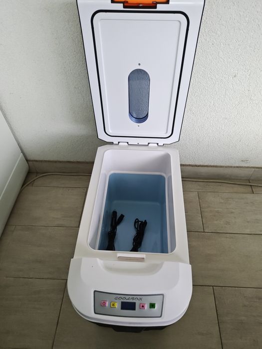 Vând mini frigider auto
